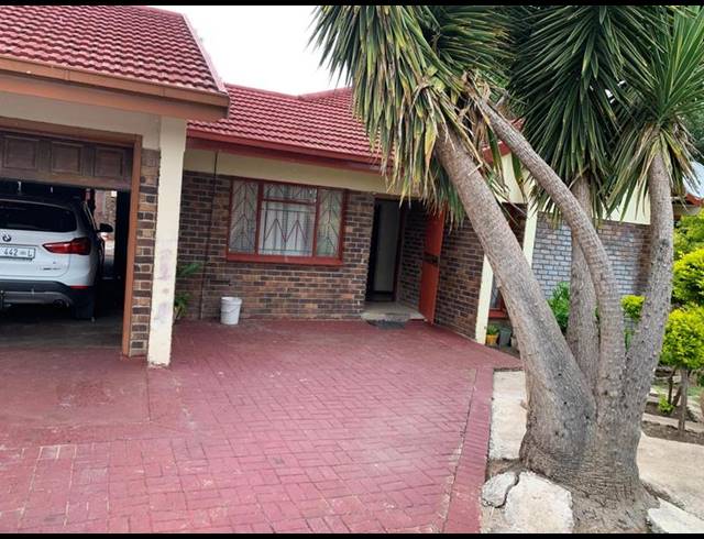 4 BEDROOM HOUSE FOR SALE IN PENINA PARK